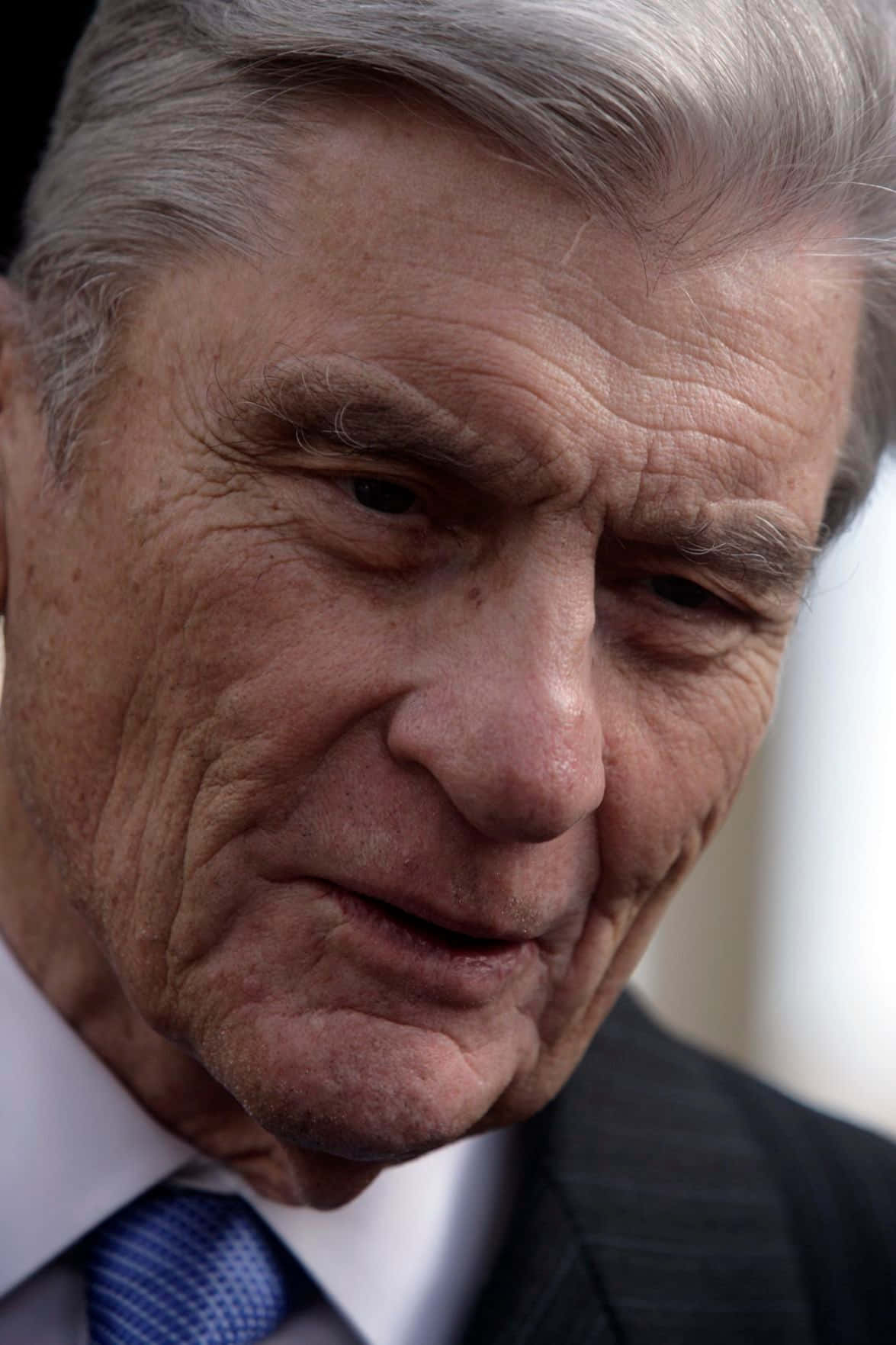 John Warner, gray hair, dark suit, HD Phone Wallpaper