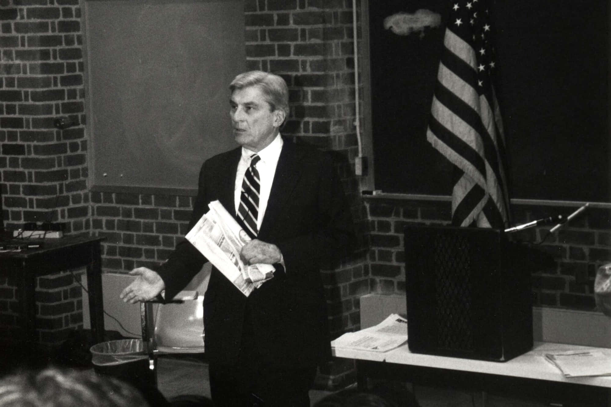 John Warner, suit, podium, Full HD Desktop Wallpaper