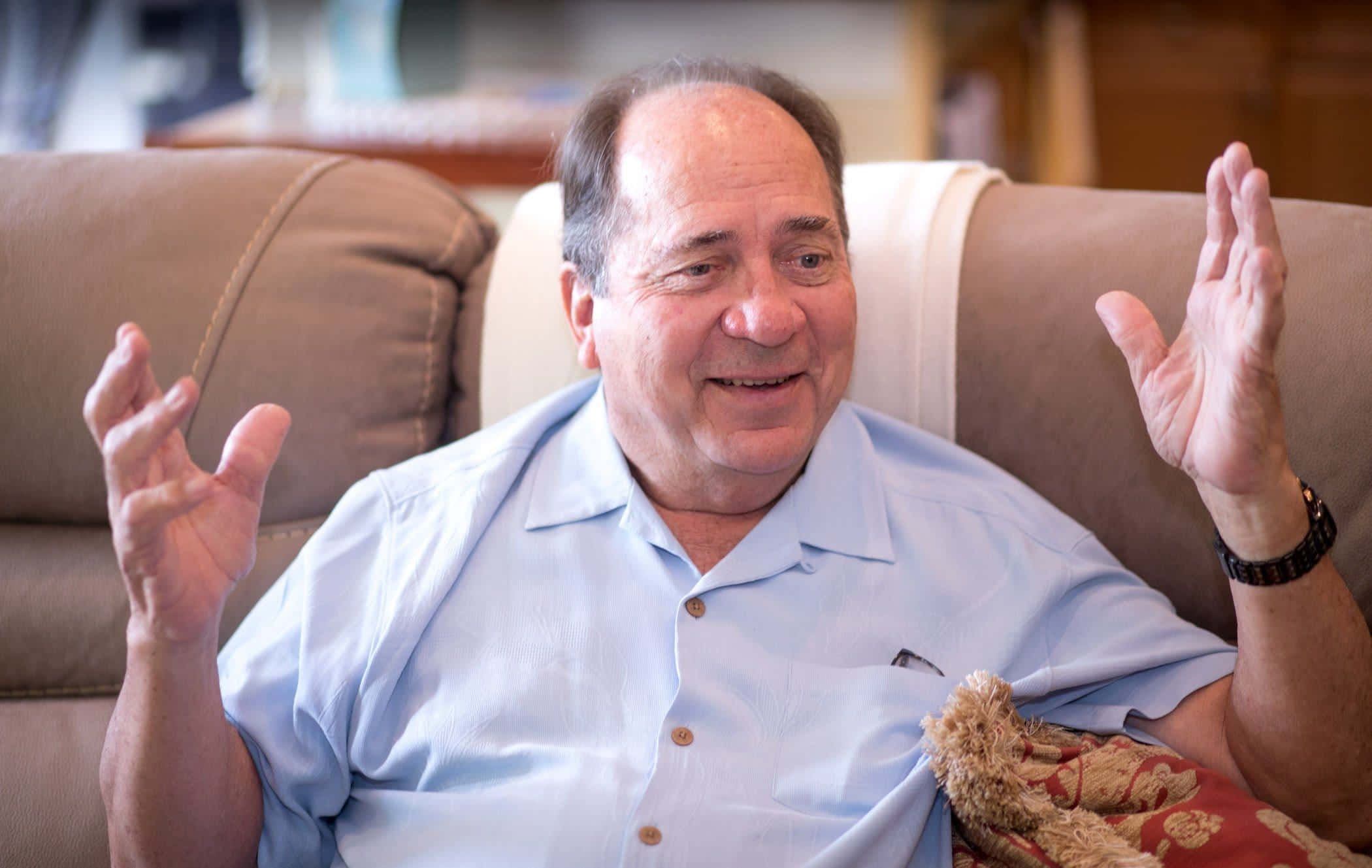 Johnny Bench, light blue shirt, brown couch, Full HD Desktop Wallpaper