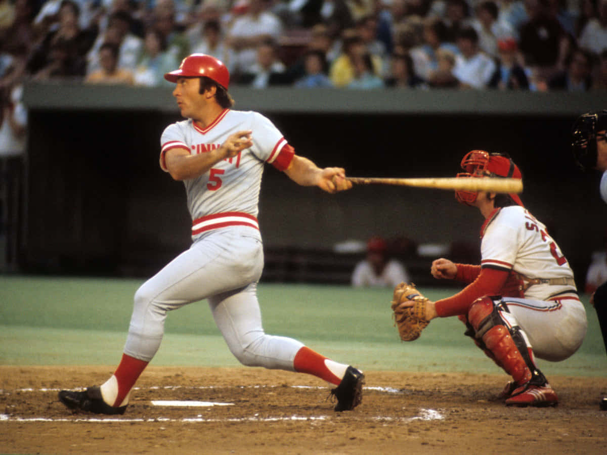 Johnny Bench, batting action, white and red uniform, SD Desktop Wallpaper