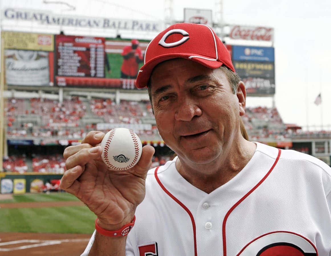 Johnny Bench, red cap, white uniform, SD Desktop Wallpaper
