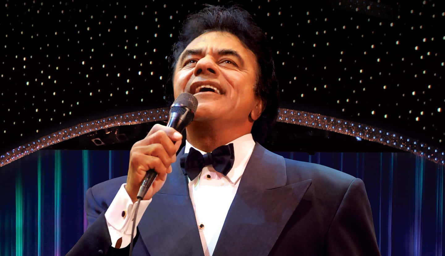 Johnny Mathis, tuxedo, microphone, HD Desktop Wallpaper