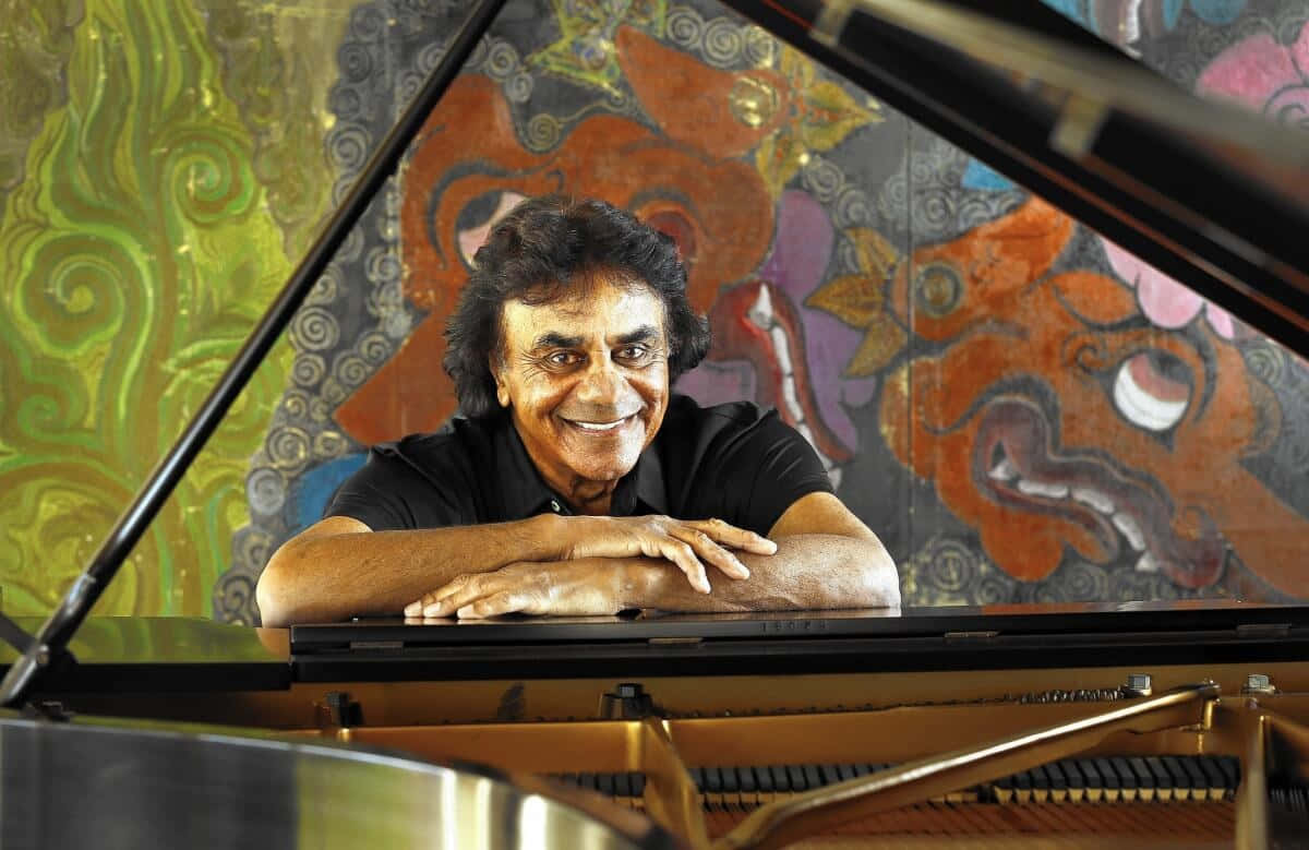 Johnny Mathis, grand piano, vibrant colorful mural, SD Desktop Wallpaper