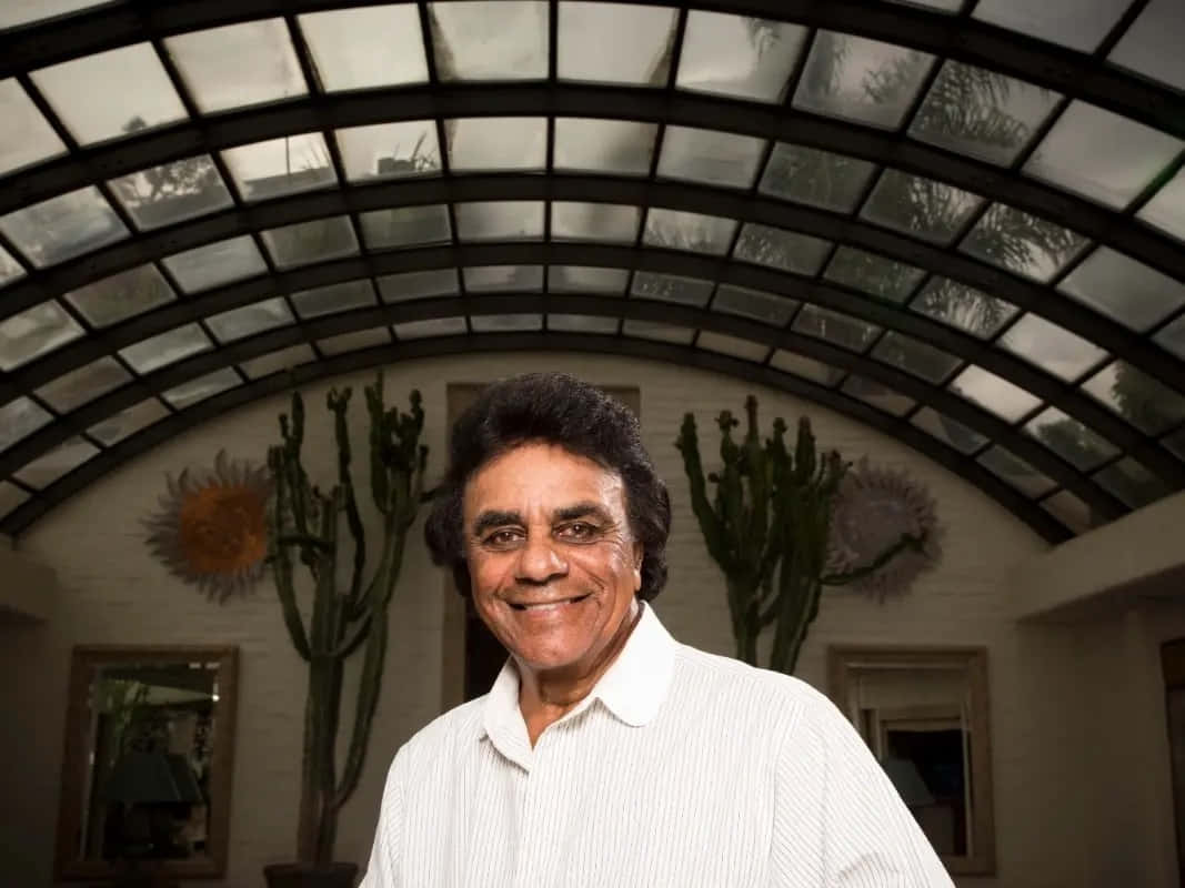 Johnny Mathis, white shirt, curved glass ceiling, SD Desktop Wallpaper