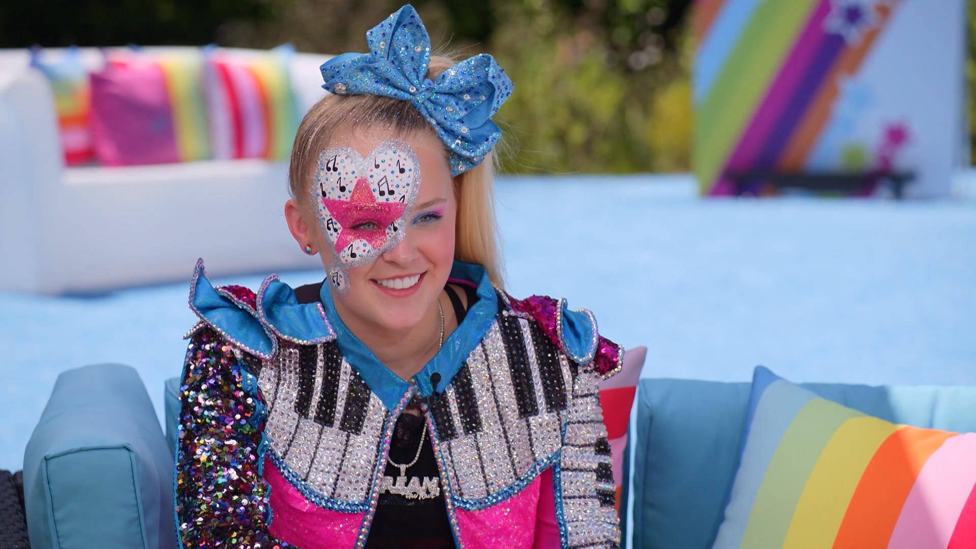 Jojo Siwa, glittery piano-key jacket, blue bow, Full HD Desktop Wallpaper