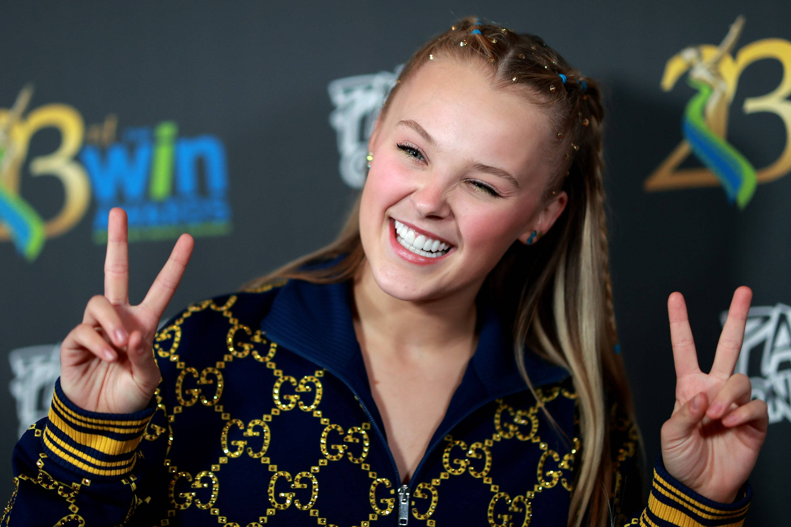 Jojo Siwa, braided hair, blue and gold Gucci jacket, 2K Desktop Wallpaper