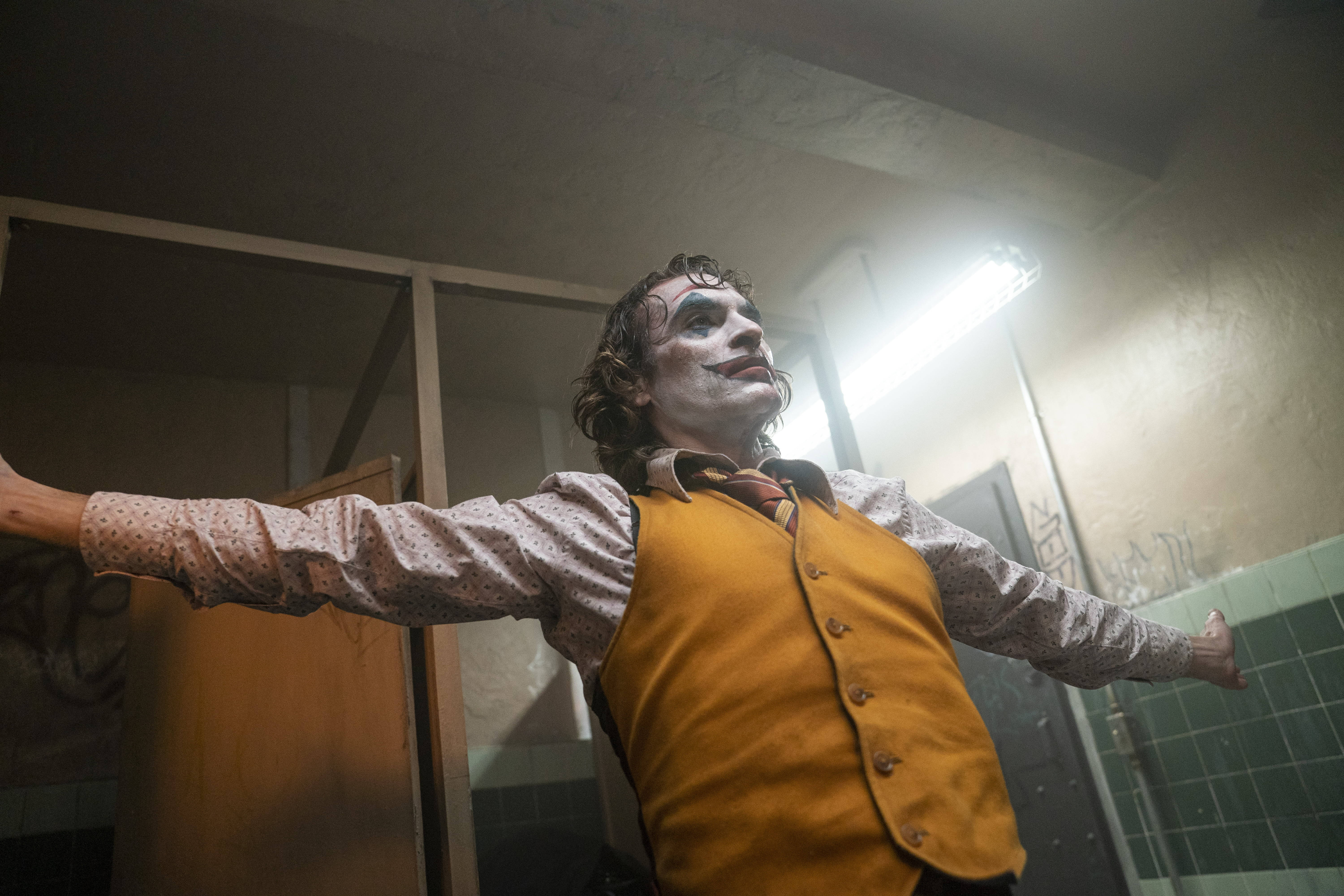 Joker 2020, white face paint, yellow vest, 5K Desktop Wallpaper