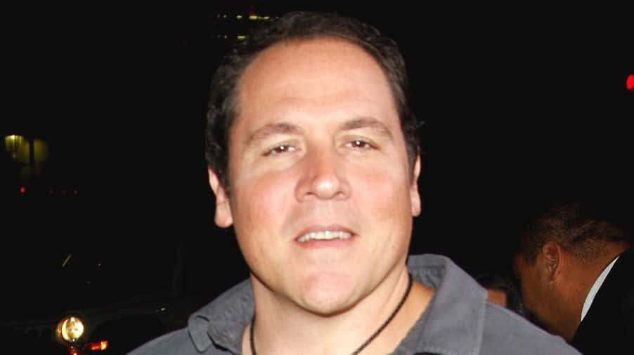 Jon Favreau, nighttime city lights, gray shirt, SD Desktop Wallpaper