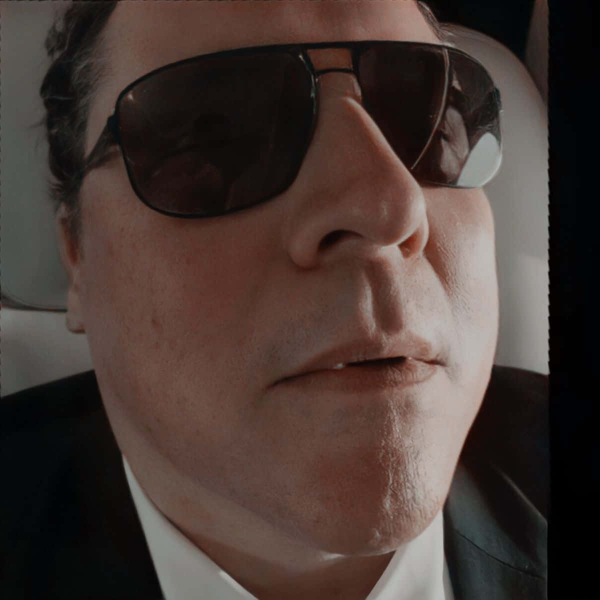 Jon Favreau, dark sunglasses, suit, SD Desktop Wallpaper