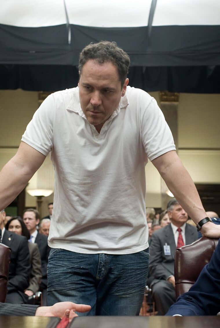 Jon Favreau, white polo shirt, formal hearing room, SD Phone Wallpaper