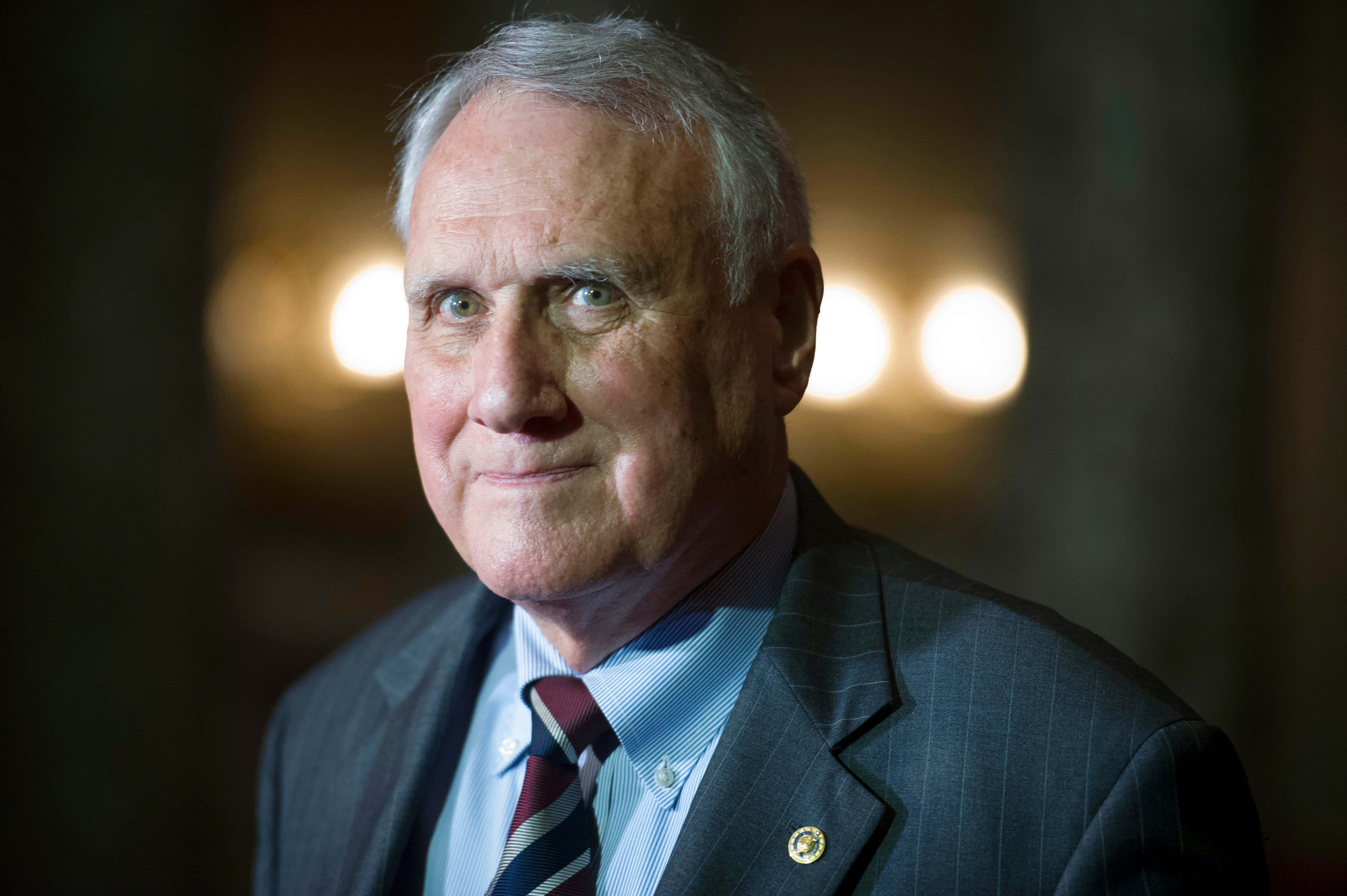 Jon Kyl, dark pinstripe suit, striped tie, 4K Desktop Wallpaper