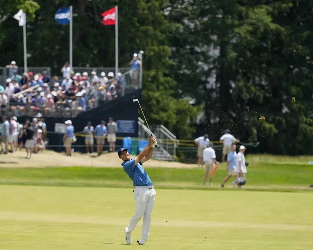 Jon Rahm, golf club, blue shirt, SD Desktop Wallpaper