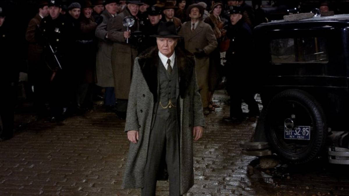 Jon Voight, fur-lined coat, wet cobblestone street, SD Desktop Wallpaper