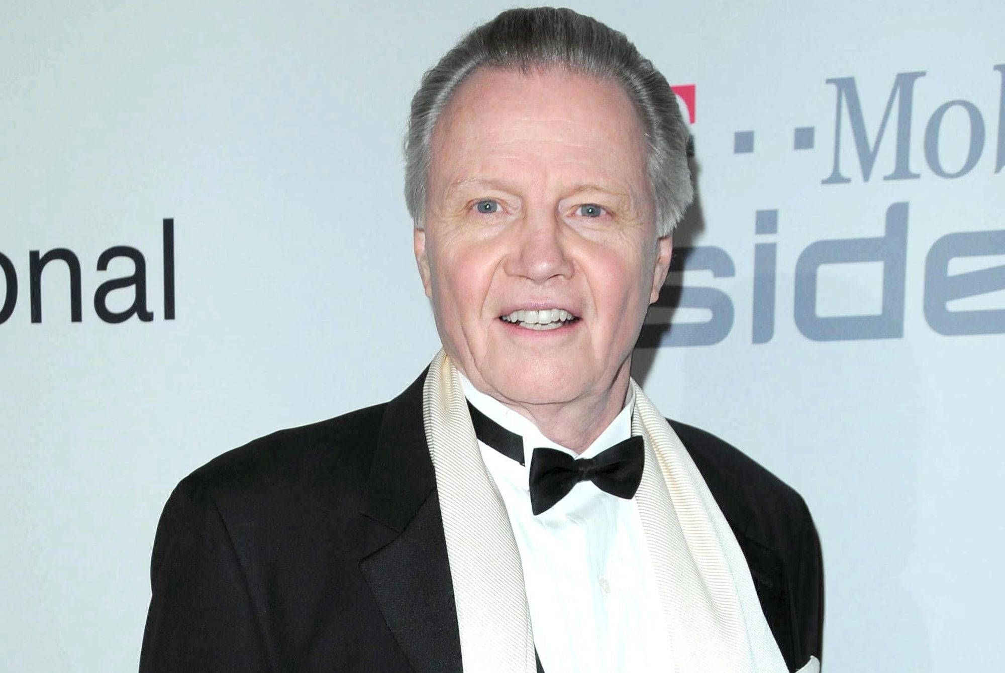 Jon Voight, black tuxedo, white satin lapels, Full HD Desktop Wallpaper