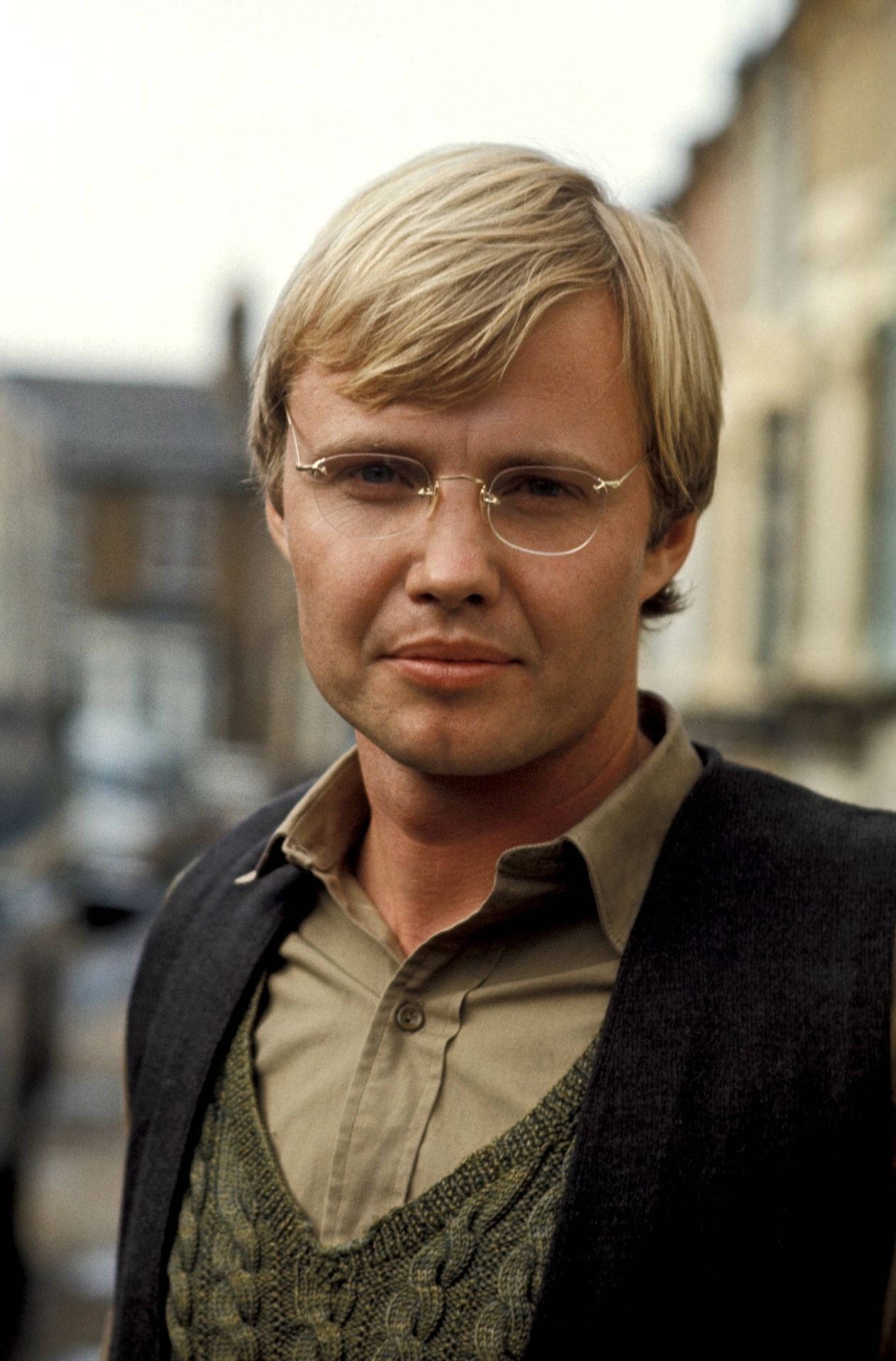 Jon Voight, blond hair, wire-rimmed glasses, Full HD Phone Wallpaper