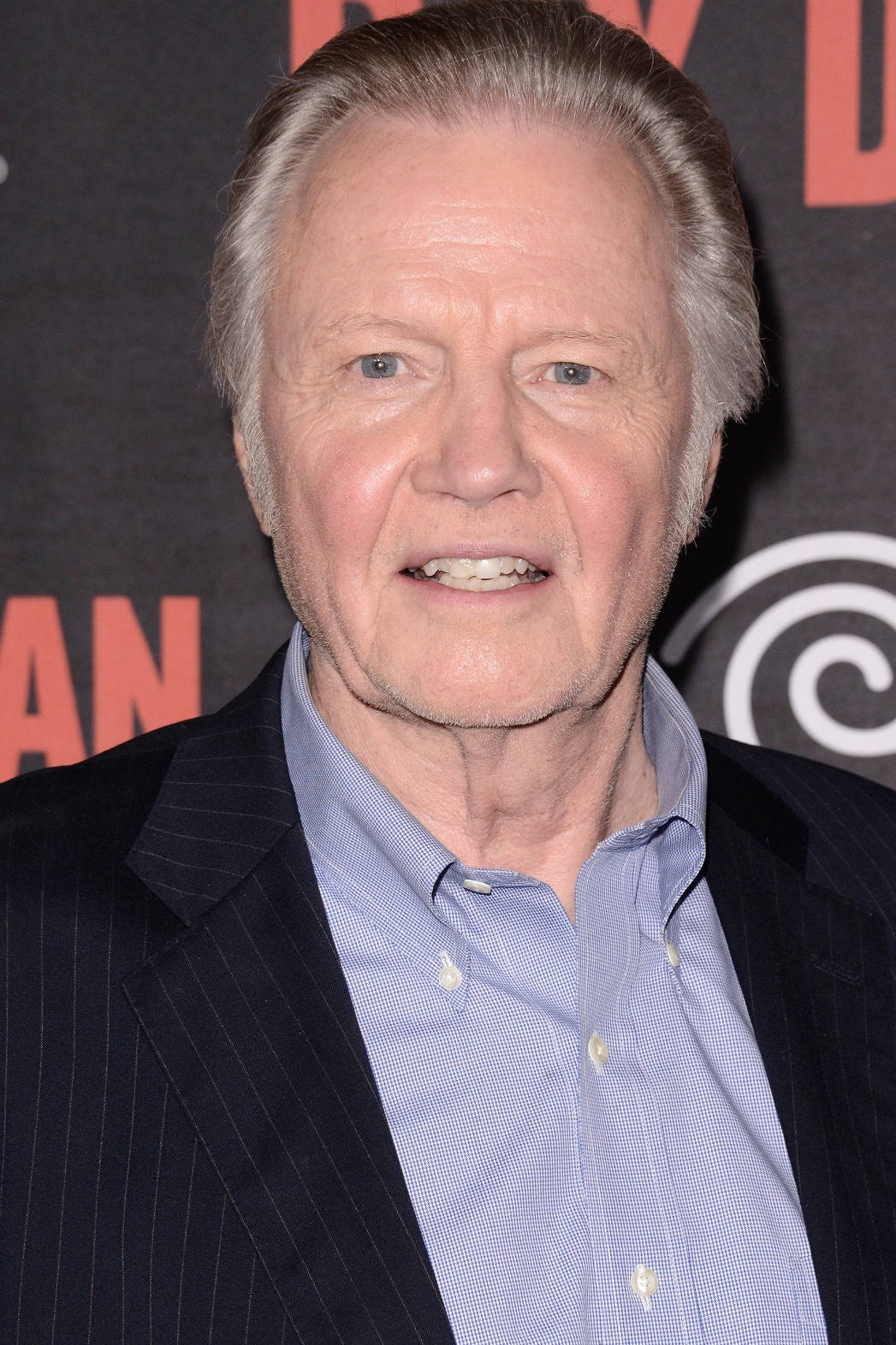 Jon Voight, pinstripe suit, light blue shirt, HD Phone Wallpaper