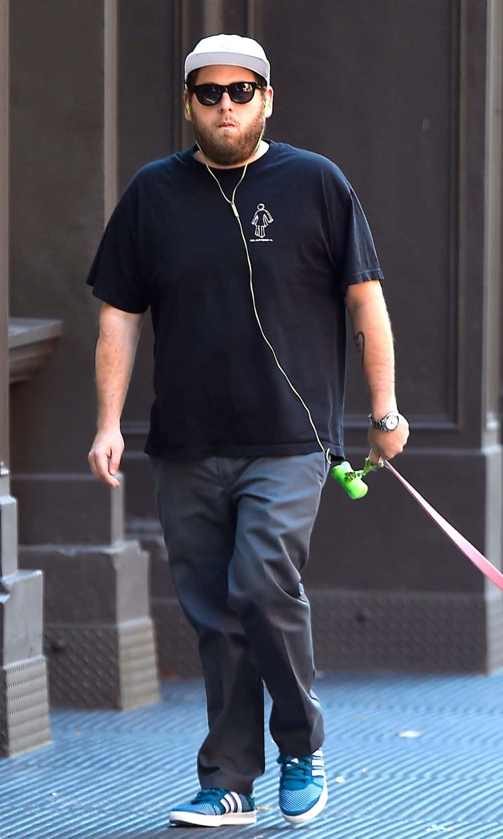 Jonah Hill, black tshirt, white cap, HD Phone Wallpaper