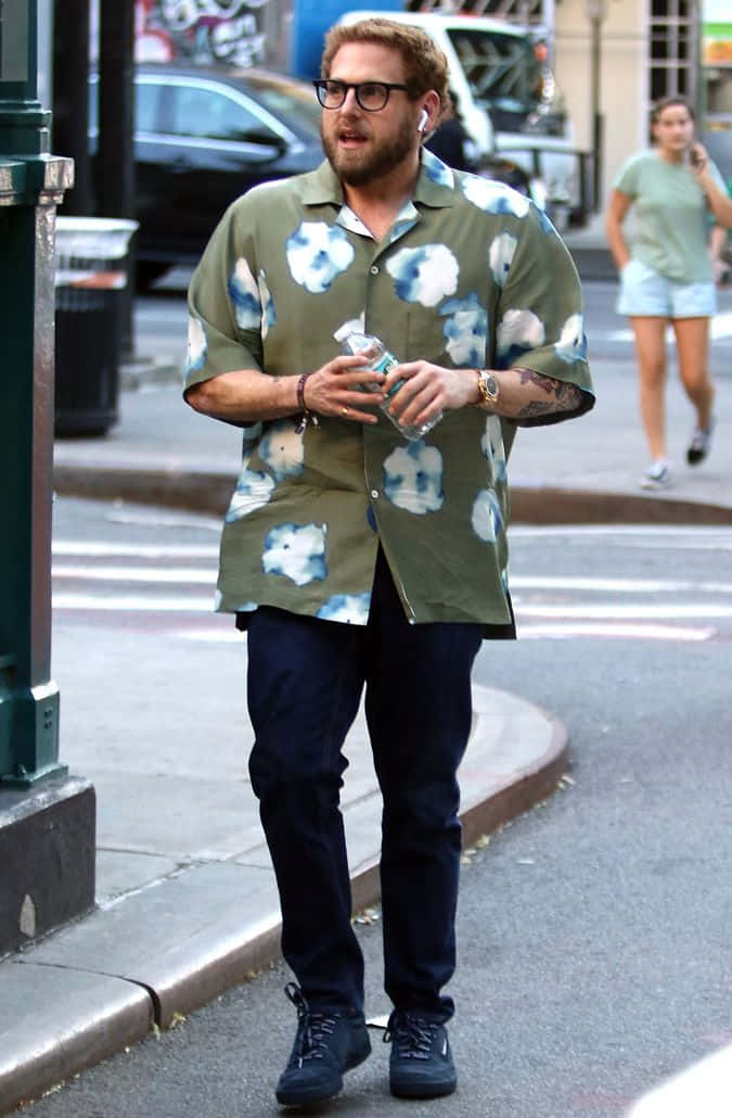 Jonah Hill, green floral shirt, city sidewalk, SD Phone Wallpaper