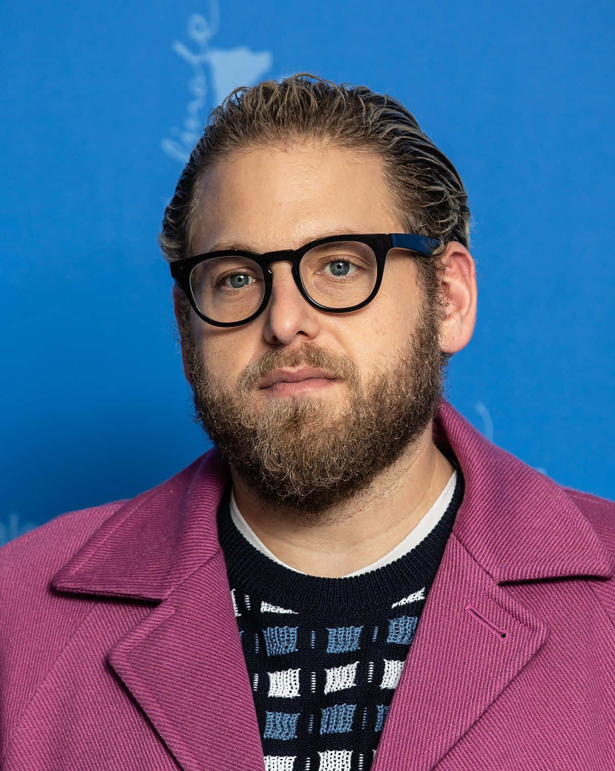 Jonah Hill, pink coat, patterned sweater, HD Phone Wallpaper