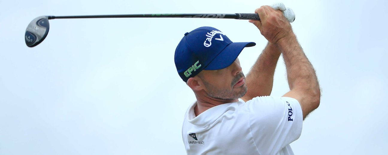 Jonathan Byrd, landscape golf pose, blue cap, HD Desktop Wallpaper