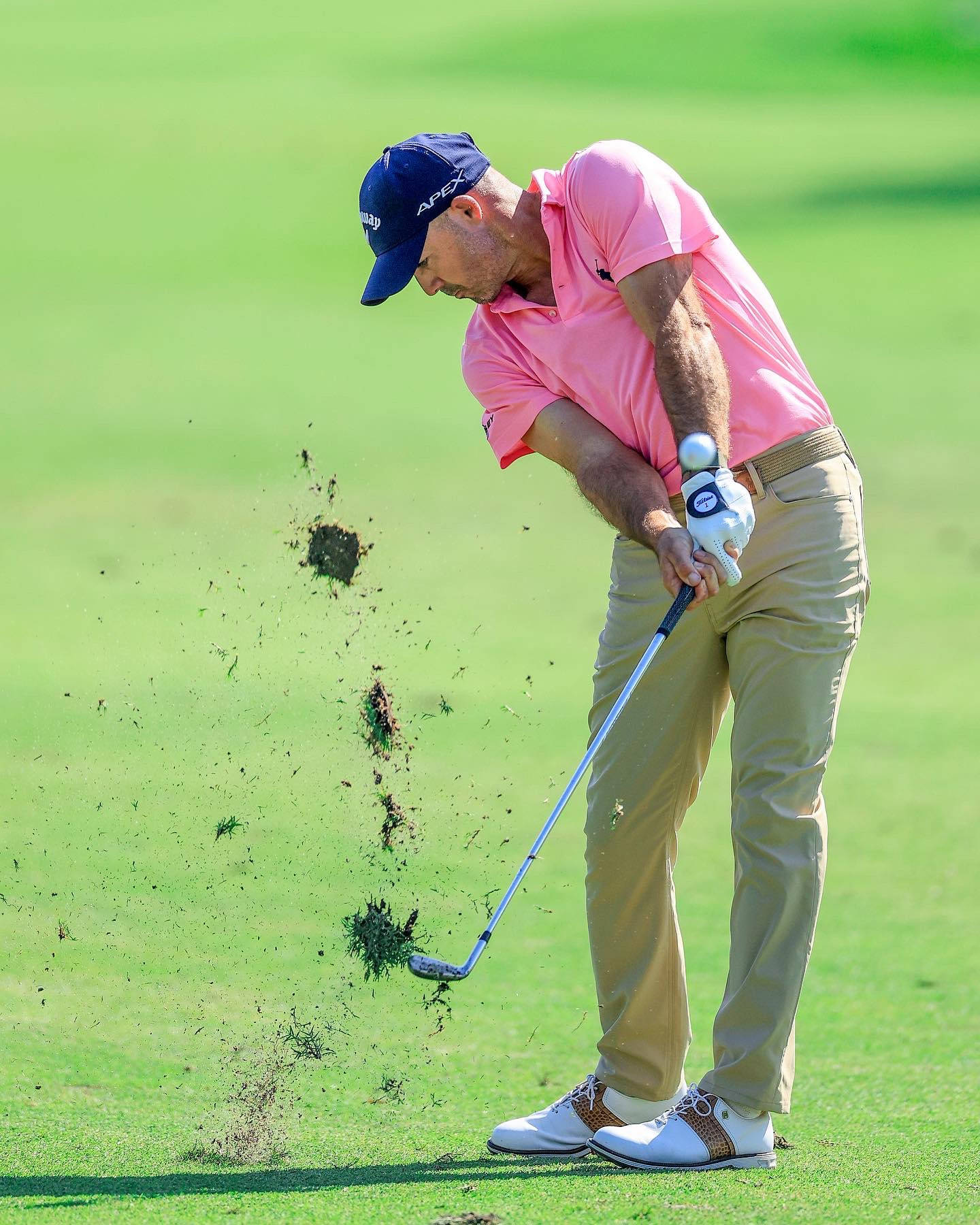 Jonathan Byrd, golf course, pink shirt, HD Phone Wallpaper