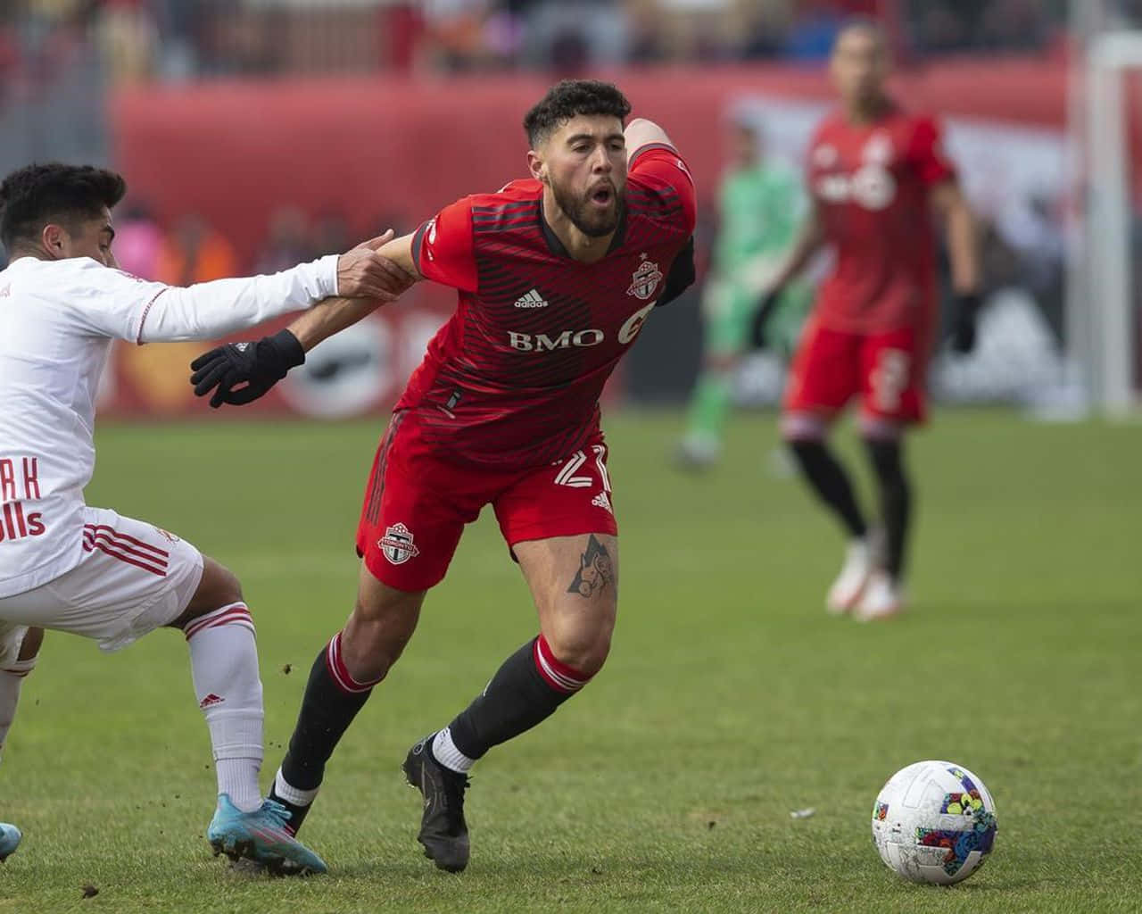 Jonathan Osorio, Canadian midfielder, red jersey, HD Desktop Wallpaper