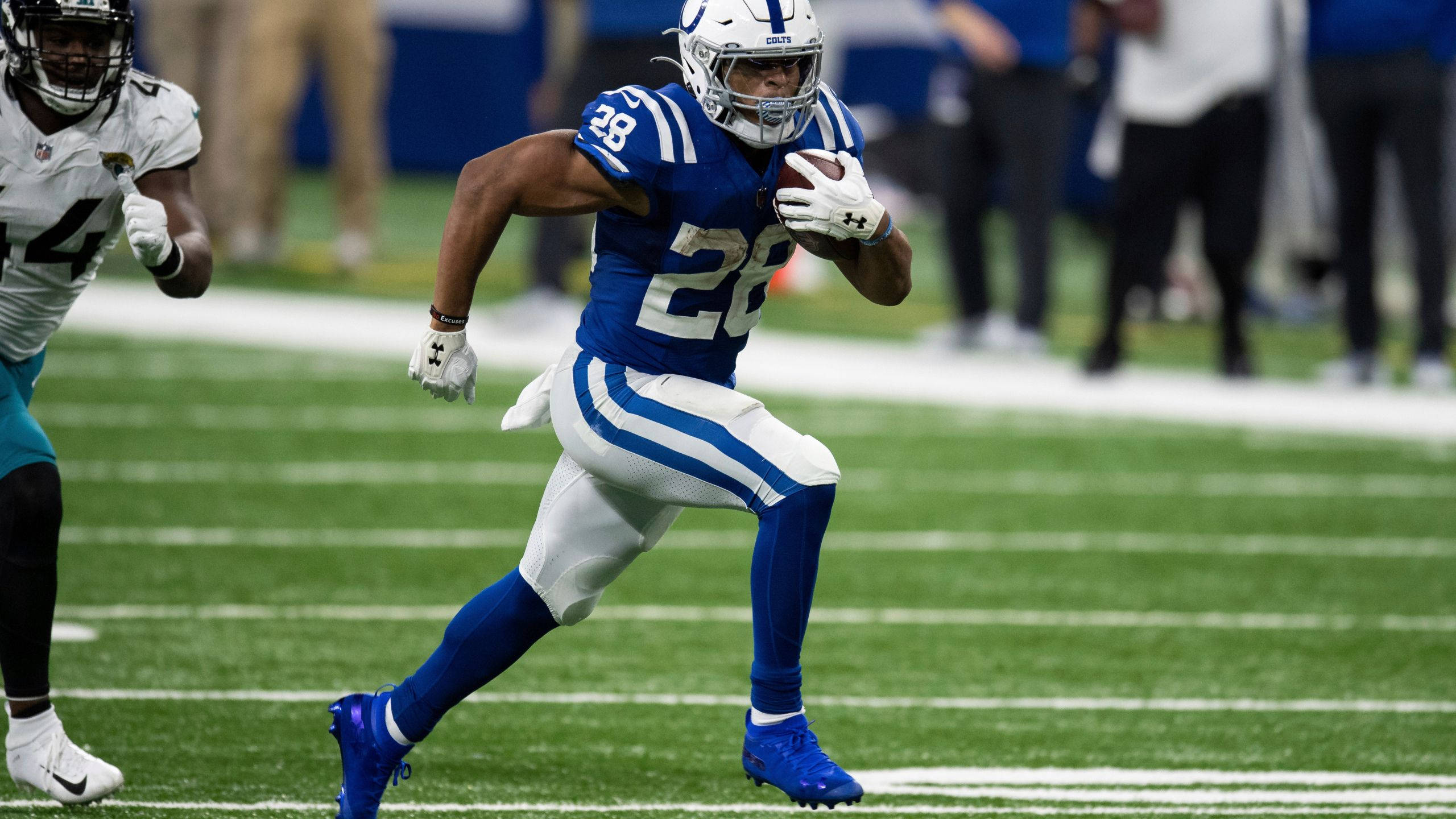 Jonathan Taylor, blue and white uniform, green field, 2K Desktop Wallpaper