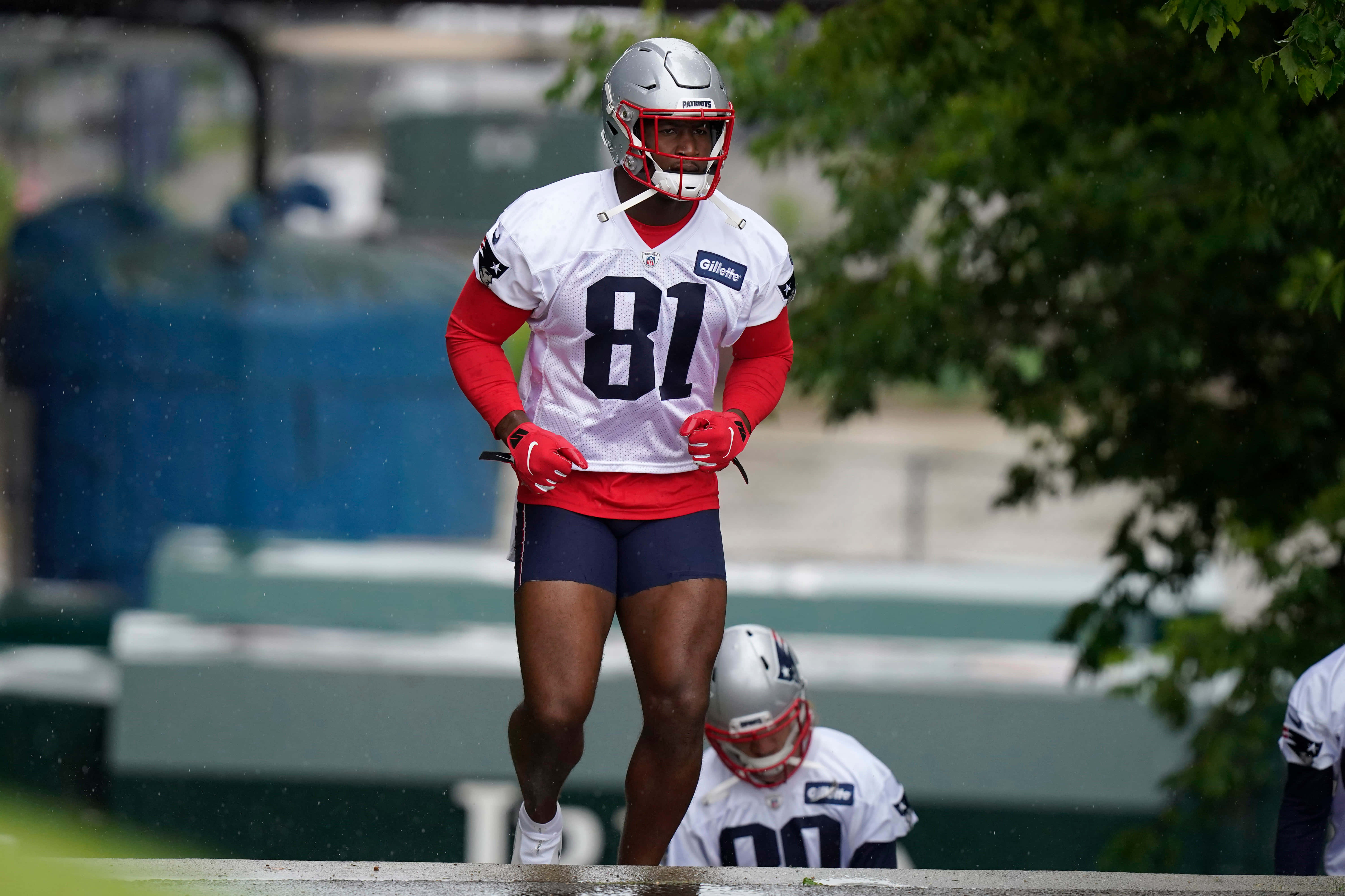 Jonnu Smith, number 81, white red and blue uniform, 5K Desktop Wallpaper