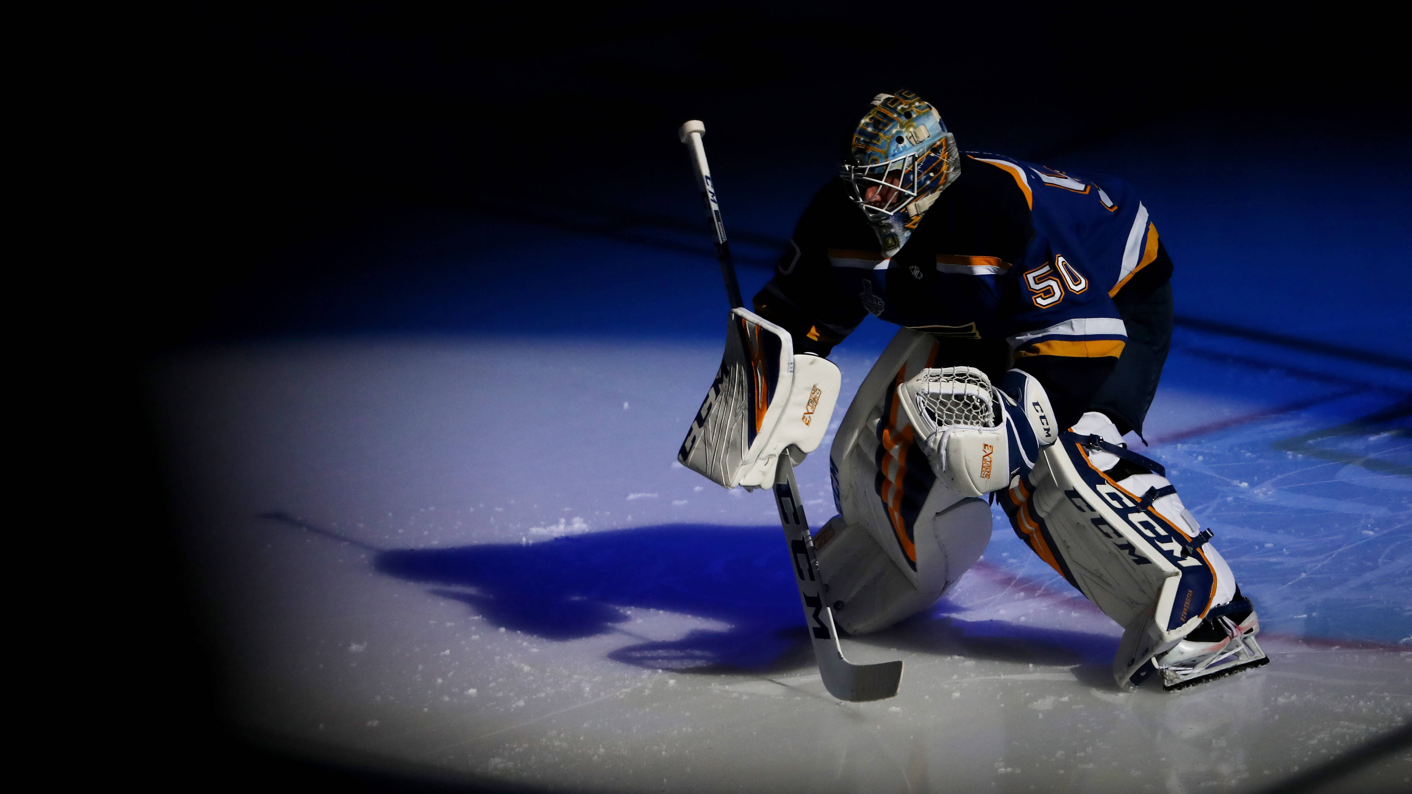 Jordan Binnington, ice hockey league player, blue and gold gear, 4K Desktop Wallpaper