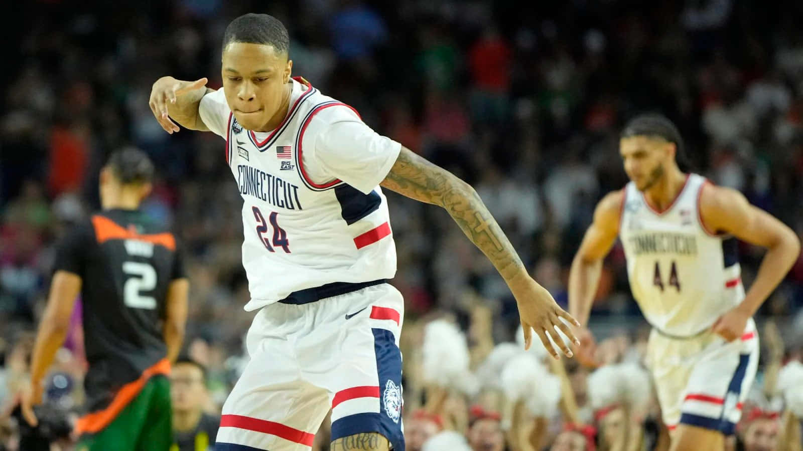 Jordan Hawkins, white Connecticut jersey, number 24, HD Desktop Wallpaper