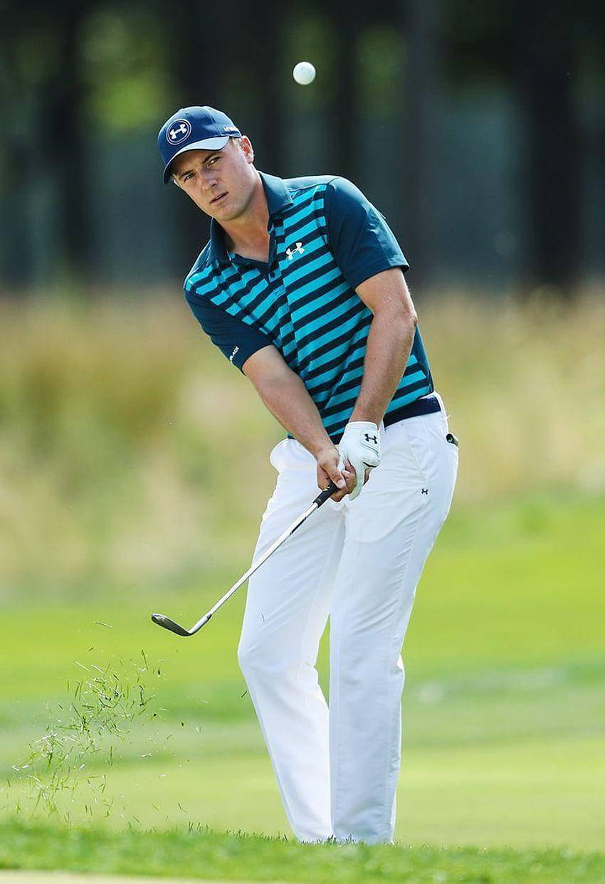 Jordan Spieth, blue striped shirt, white pants, SD Phone Wallpaper