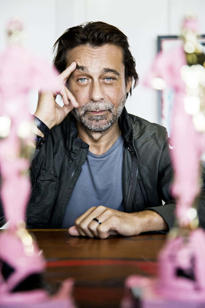 Jordi Mollà, wooden table, pink trophies, SD Phone Wallpaper