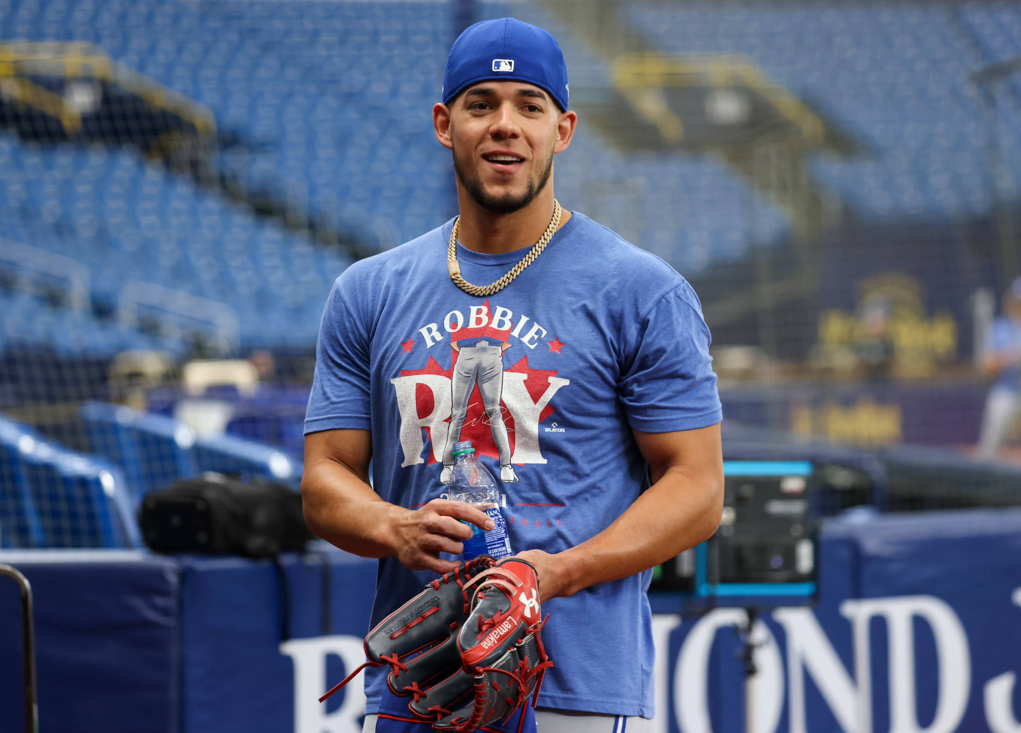 Jose Berrios, blue Robbie Ray shirt, stadium, 2K Desktop Wallpaper