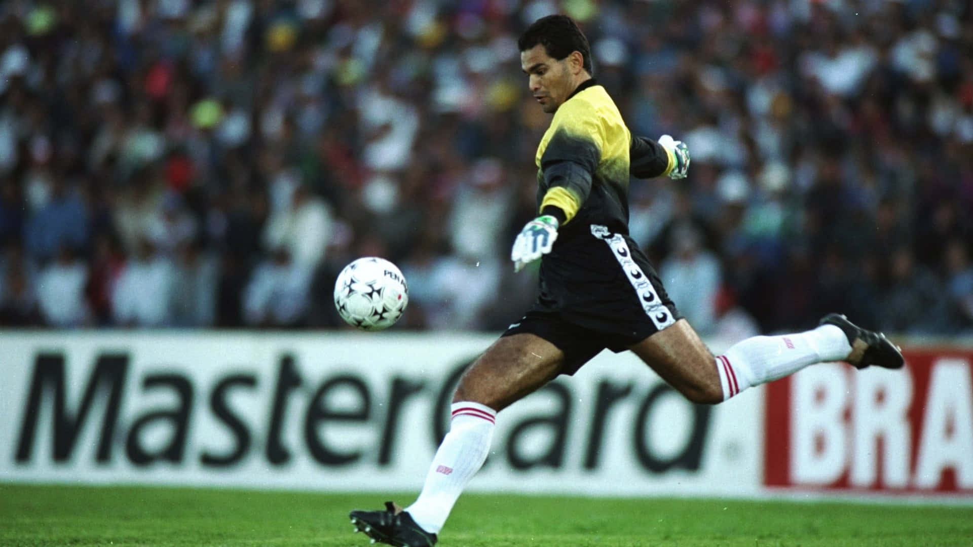 Jose Luis Chilavert, Paraguayan football team, yellow and black jersey, Full HD Desktop Wallpaper