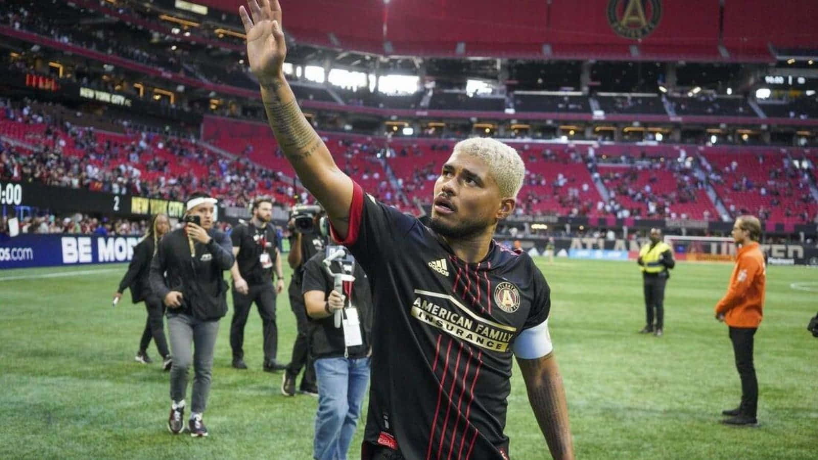 Josef Martinez, bleached hair, red stadium, HD Desktop Wallpaper