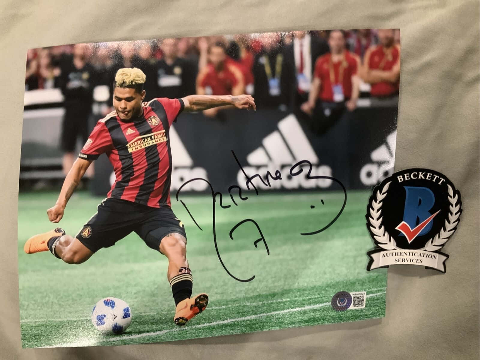 Josef Martinez, red and black stripes, green field, HD Desktop Wallpaper