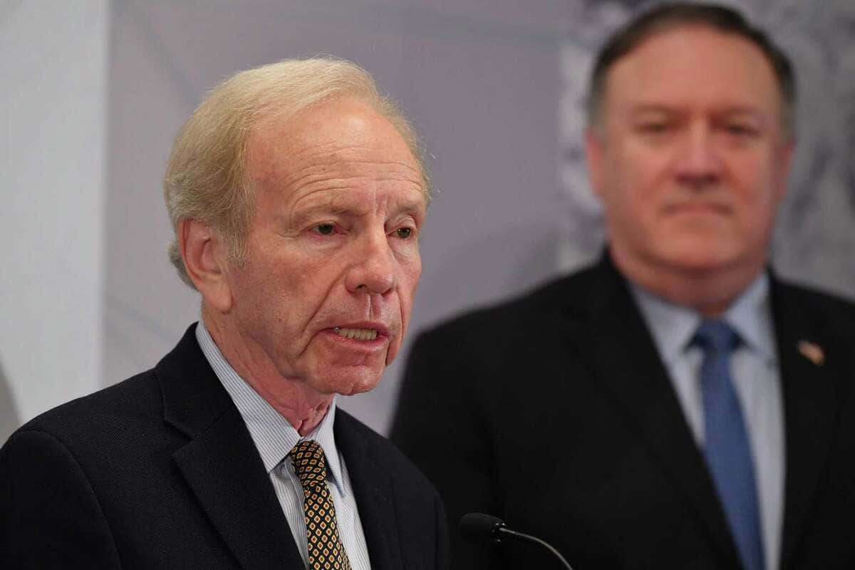 Joseph Lieberman, dark suit, patterned tie, SD Desktop Wallpaper