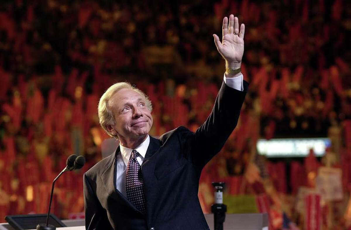 Joseph Lieberman, suit, stage lights, SD Desktop Wallpaper