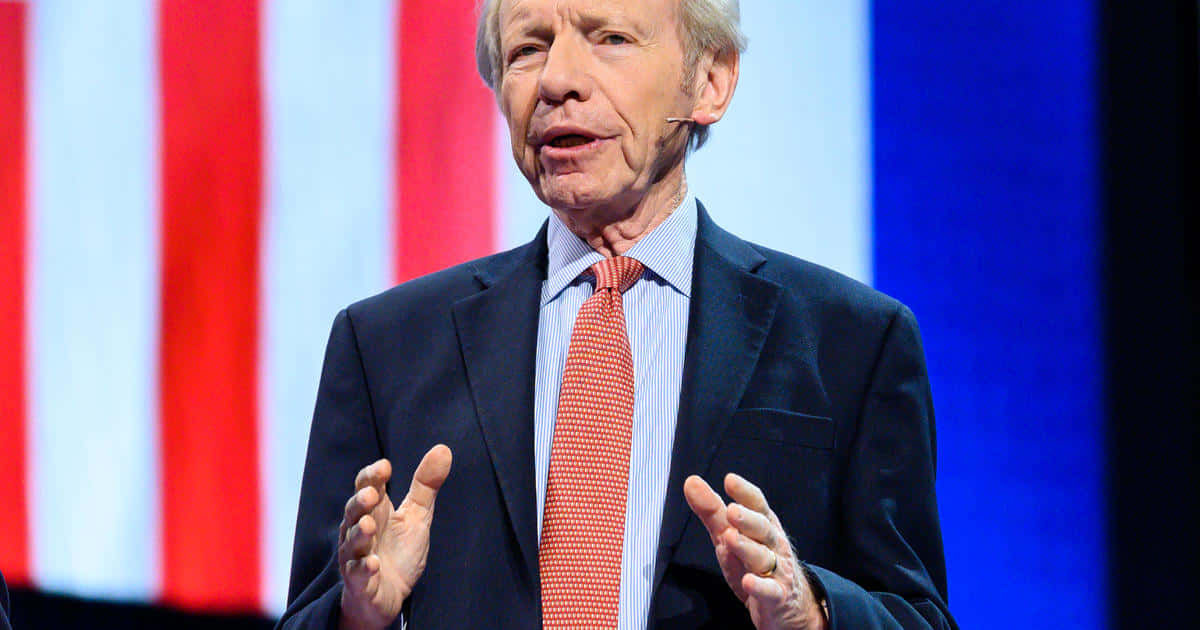 Joseph Lieberman, dark suit, red tie, SD Desktop Wallpaper