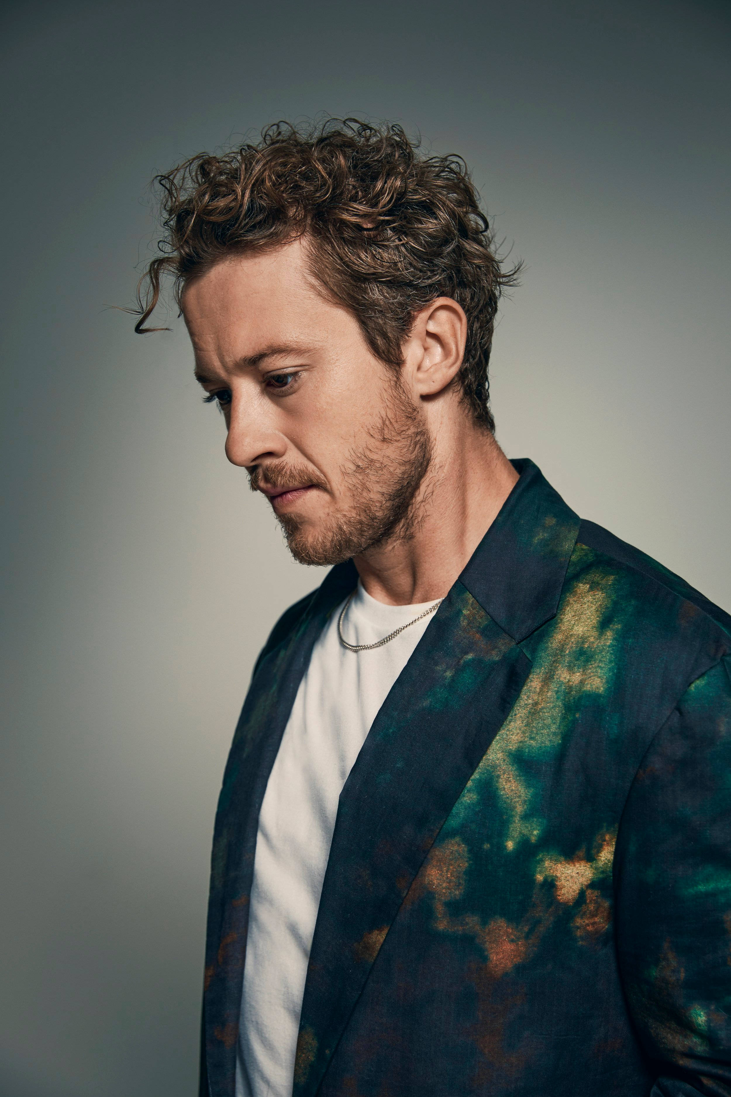 Joseph Quinn, colorful coat, curly hair, 2K Phone Wallpaper