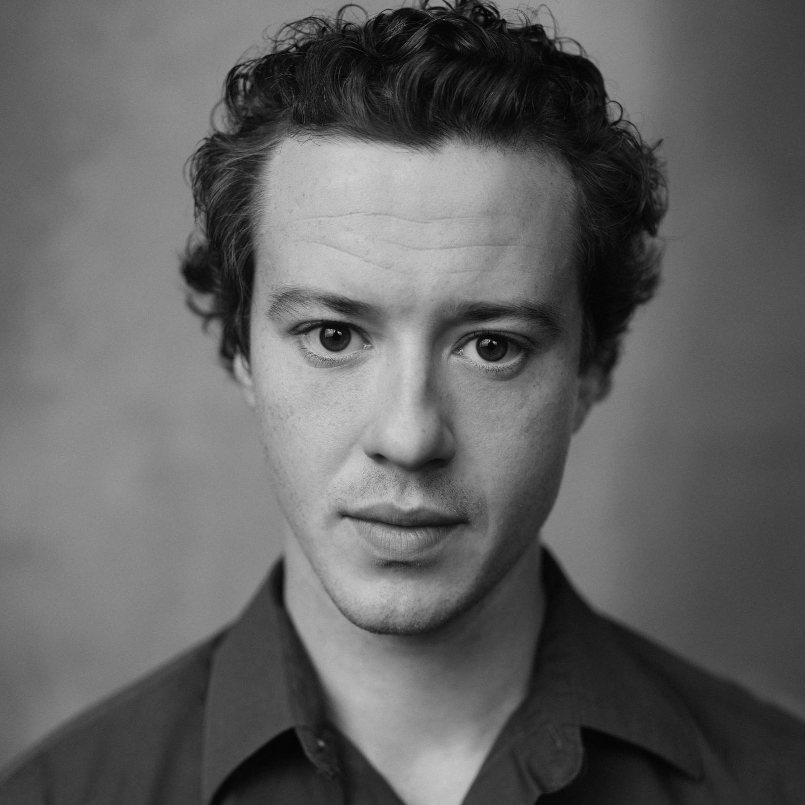 Joseph Quinn, black and white portrait, curly hair, HD Desktop Wallpaper