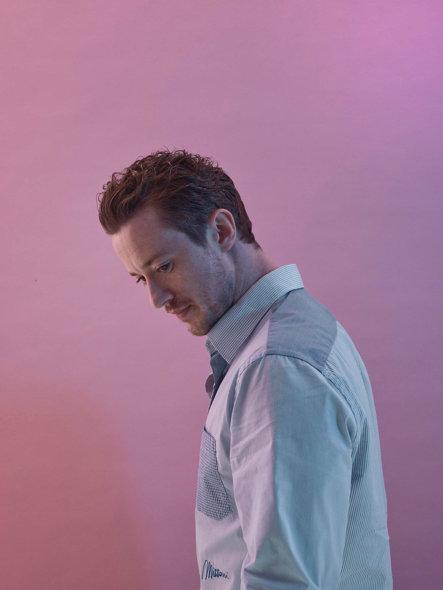 Joseph Quinn, pastel photoshoot, light shirt, Full HD Phone Wallpaper