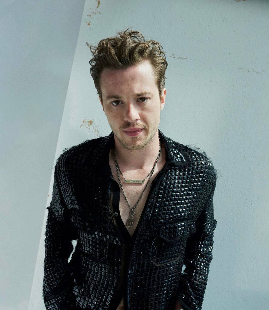 Joseph Quinn, studded shirt, black textured jacket, SD Phone Wallpaper