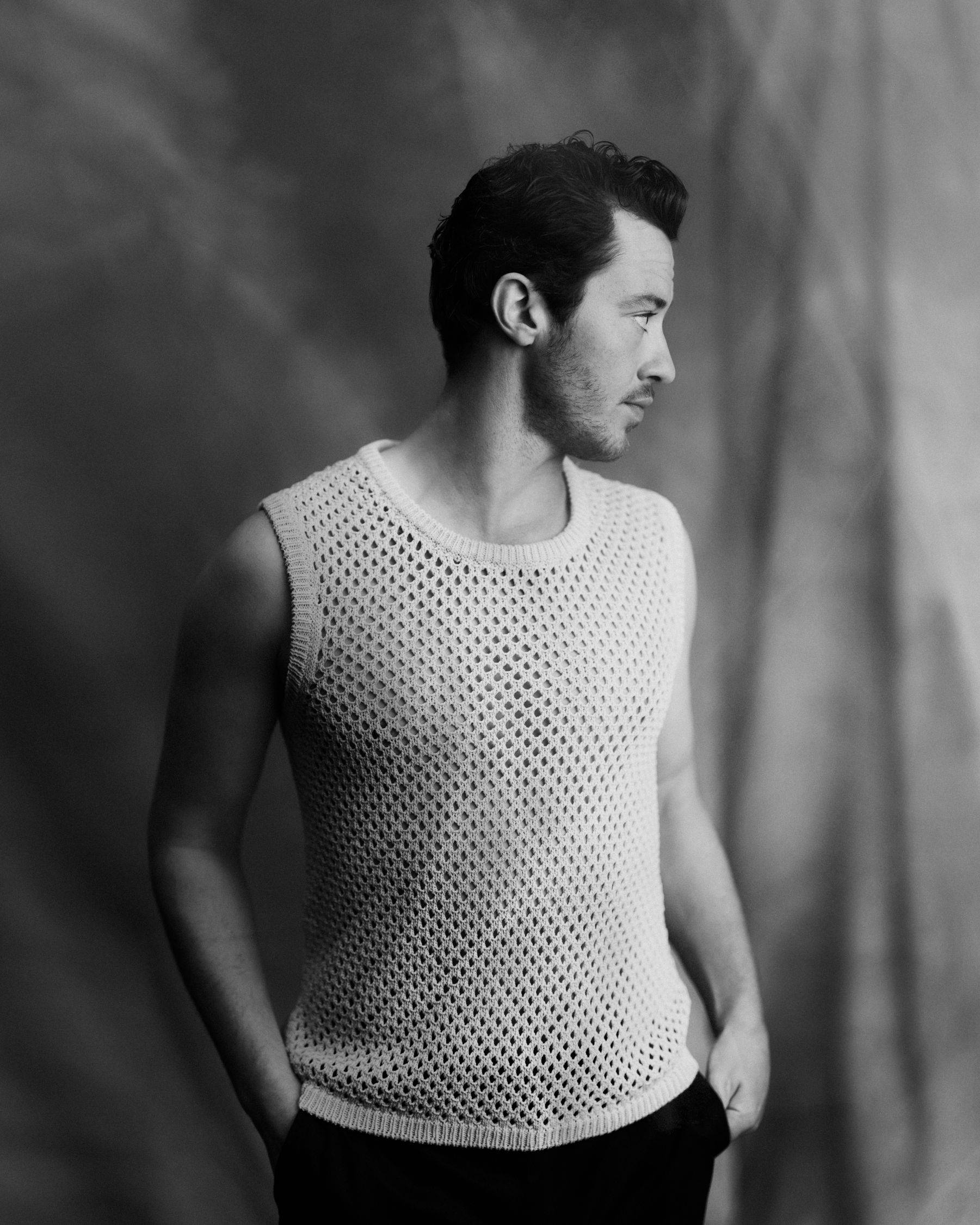 Joseph Quinn, holed shirt, sleeveless knit top, Full HD Phone Wallpaper