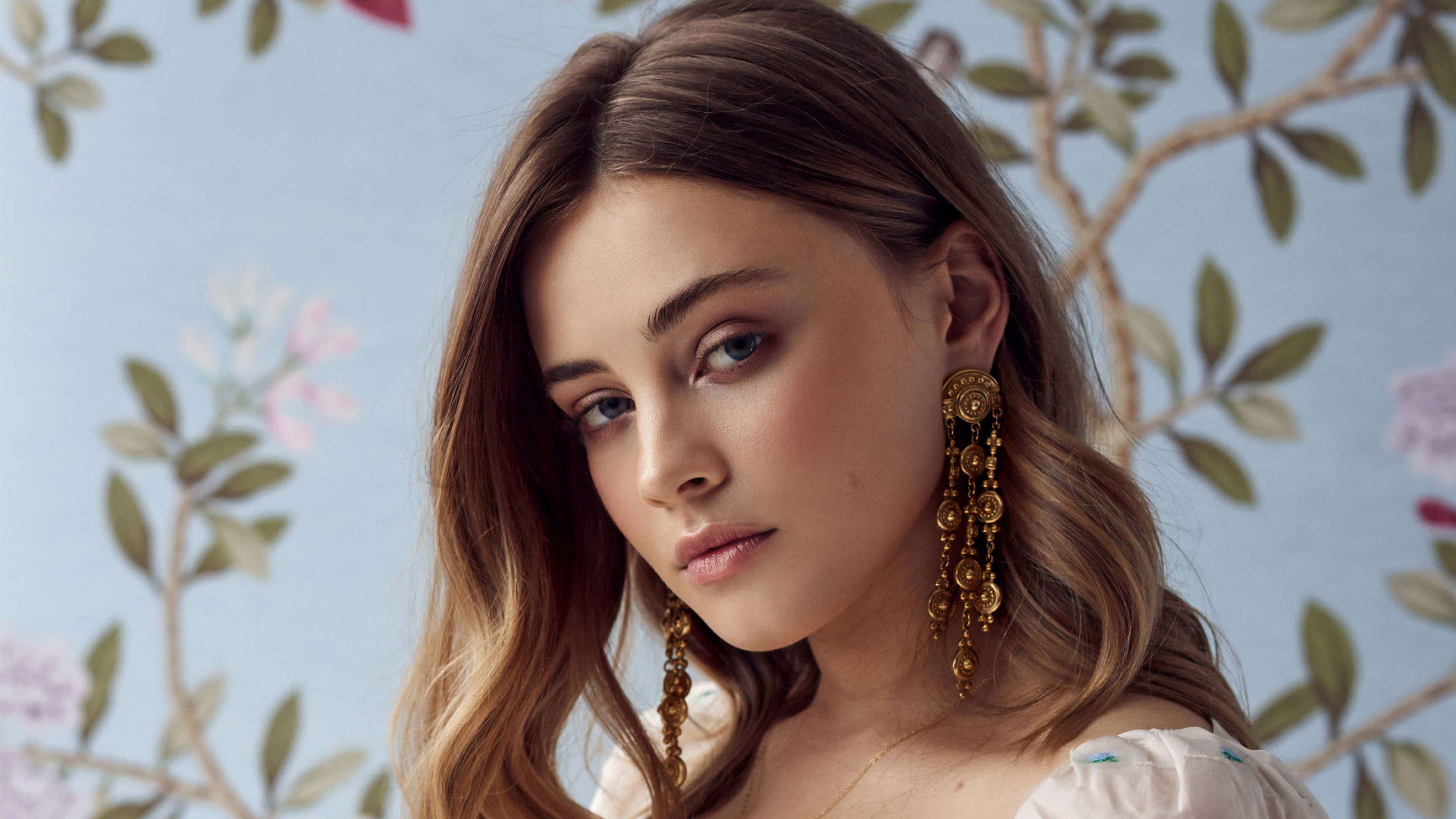 Josephine Langford, wavy brown hair, ornate gold earrings, 4K Desktop Wallpaper