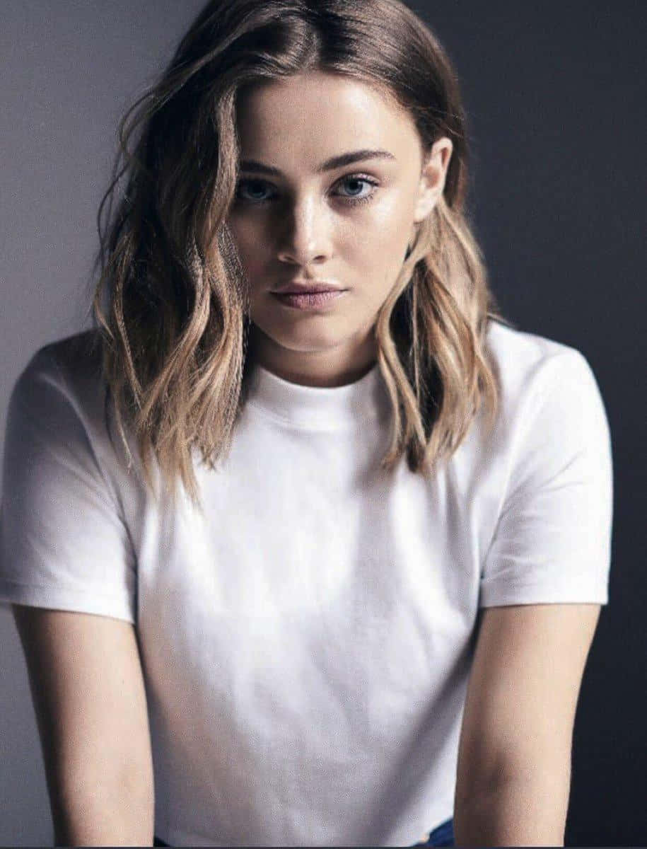 Josephine Langford, wavy blonde hair, plain white t-shirt, SD Phone Wallpaper