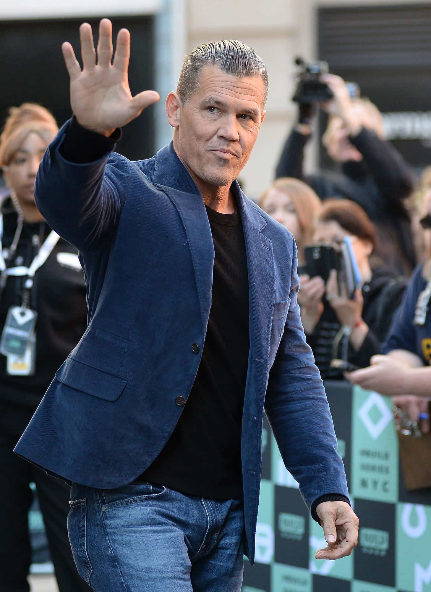 Josh Brolin, blue blazer, jeans, Full HD Phone Wallpaper