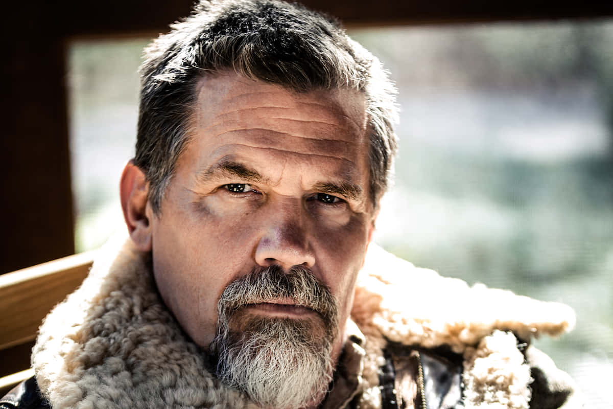 Josh Brolin, black and white, shearling collar jacket, SD Desktop Wallpaper