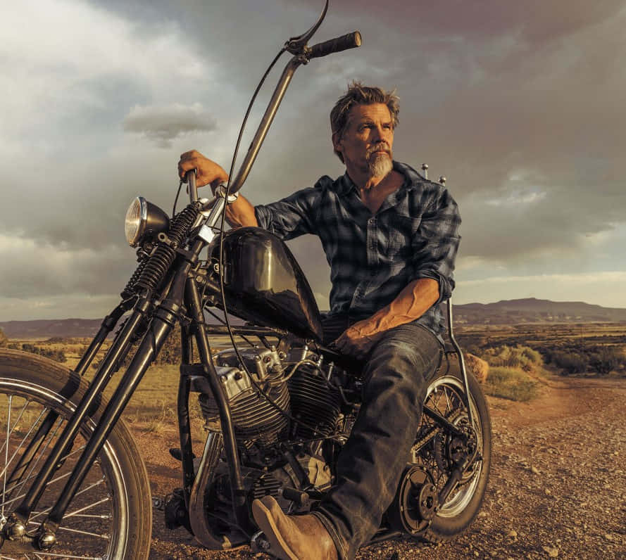 Josh Brolin, black chopper motorcycle, vast desert, SD Desktop Wallpaper