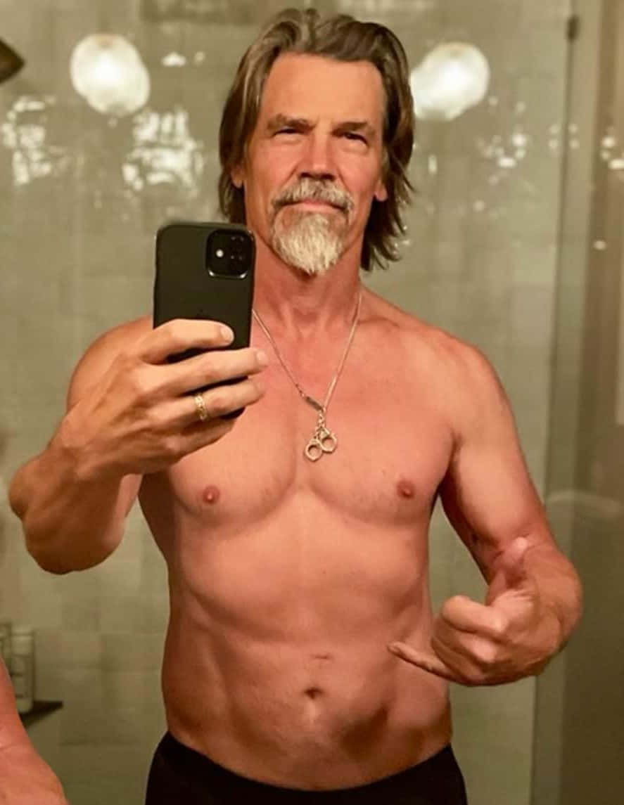 Josh Brolin, shirtless, graying beard, SD Phone Wallpaper